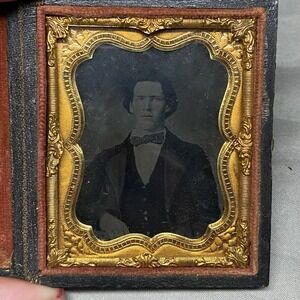 1/9 Plate Tintype Photo Late 1860s Civil War Era Man Sack Coat Bowtie with Case